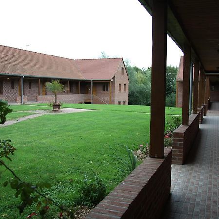 Hotel Les Charmilles De Mormal Landrecies Bagian luar foto