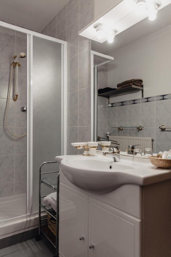Hotel Les Charmilles De Mormal Landrecies Bagian luar foto