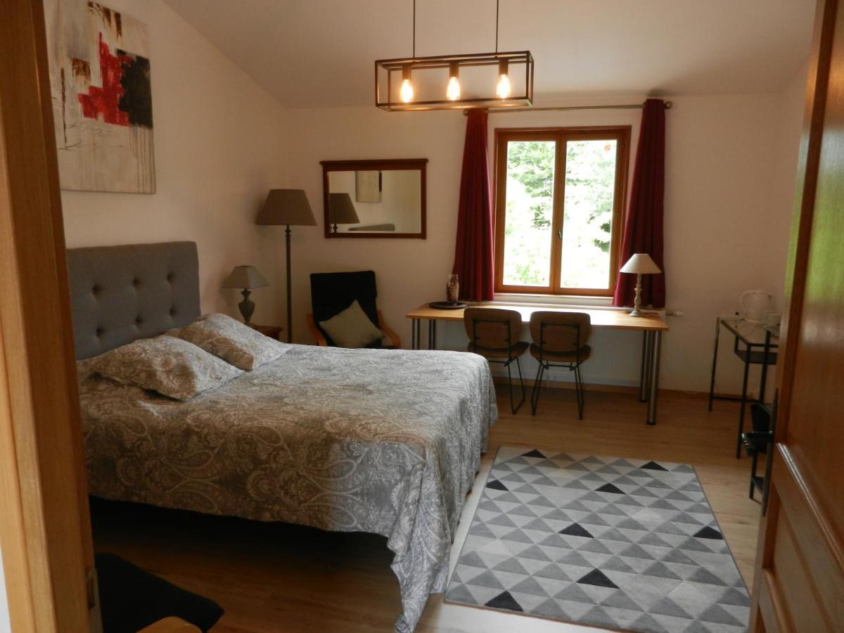 Hotel Les Charmilles De Mormal Landrecies Bagian luar foto