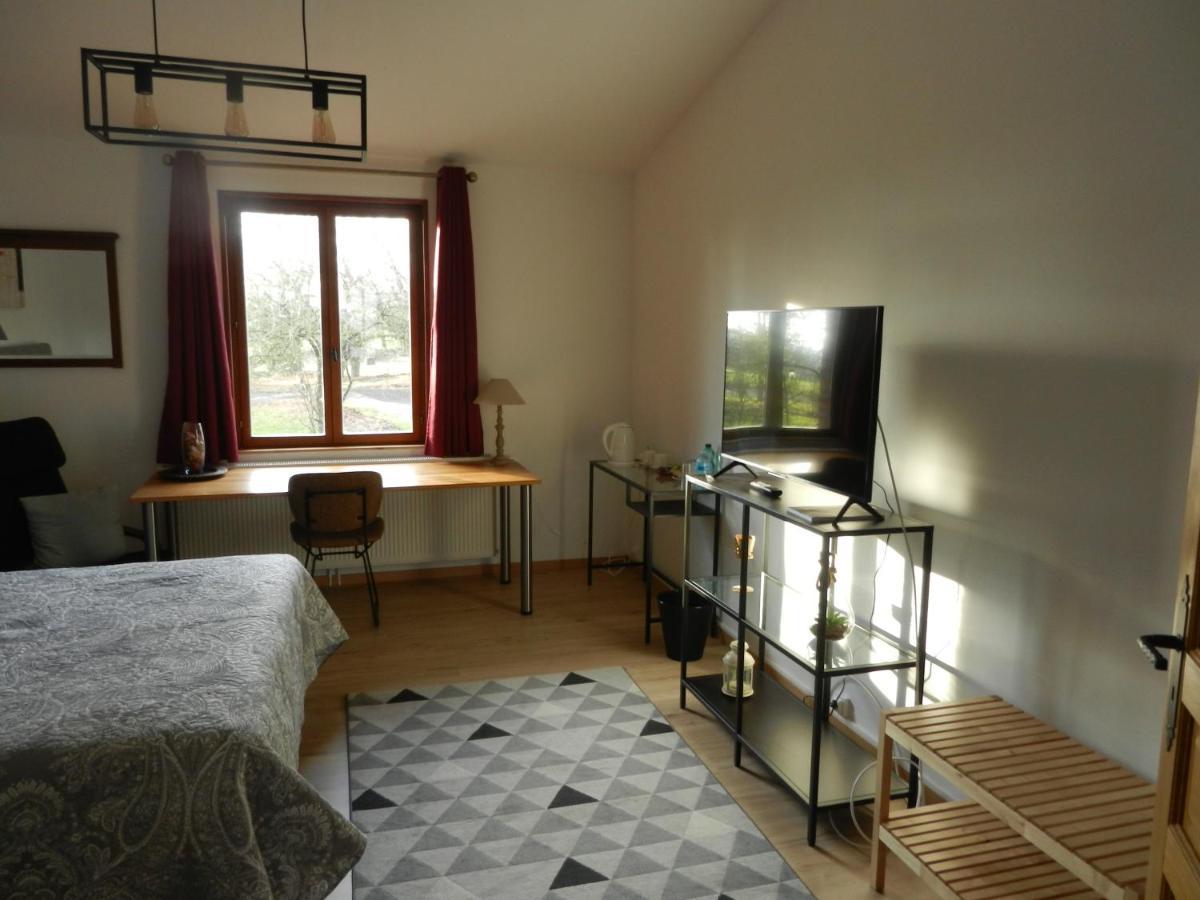 Hotel Les Charmilles De Mormal Landrecies Bagian luar foto