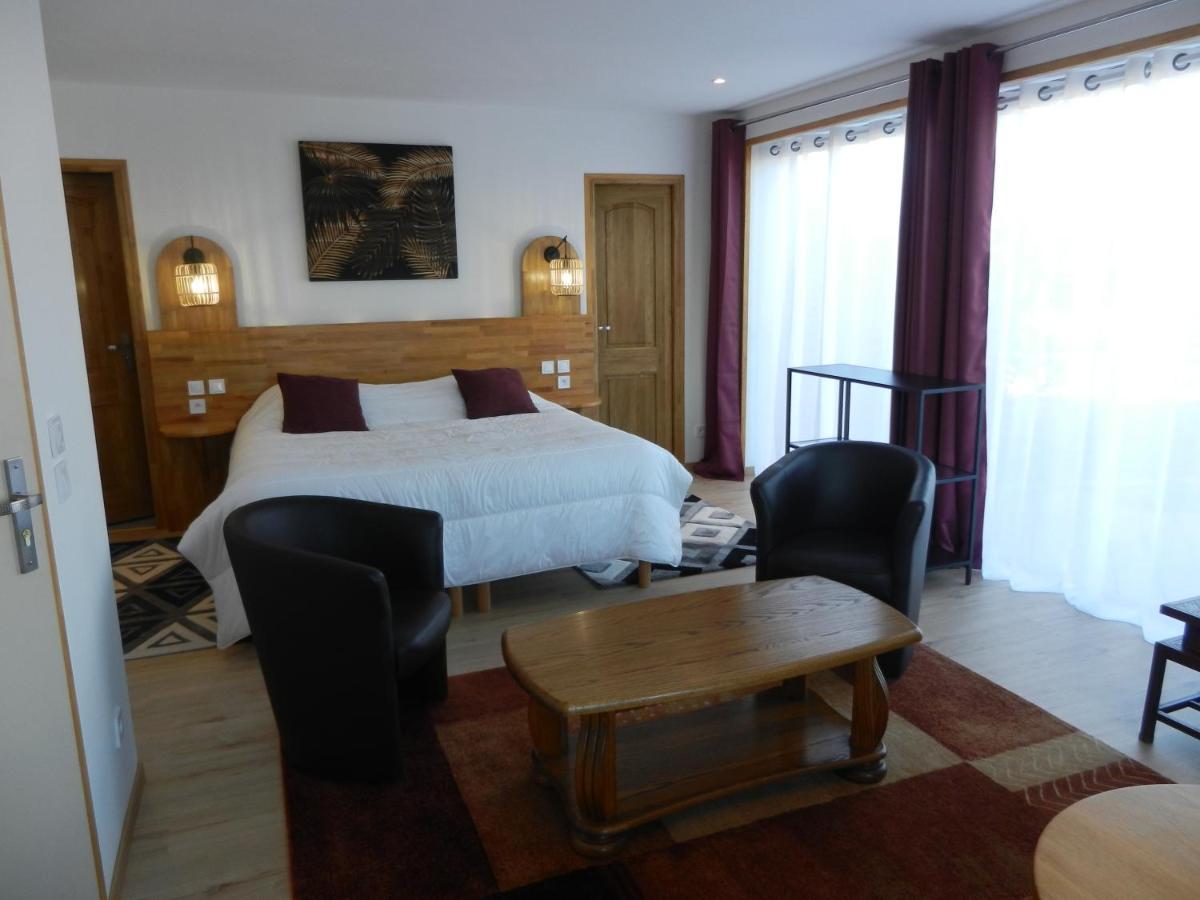 Hotel Les Charmilles De Mormal Landrecies Bagian luar foto