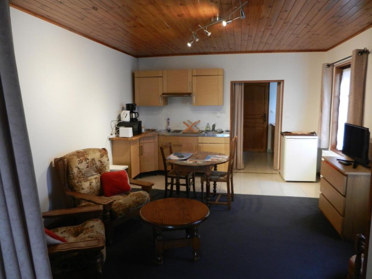 Hotel Les Charmilles De Mormal Landrecies Bagian luar foto