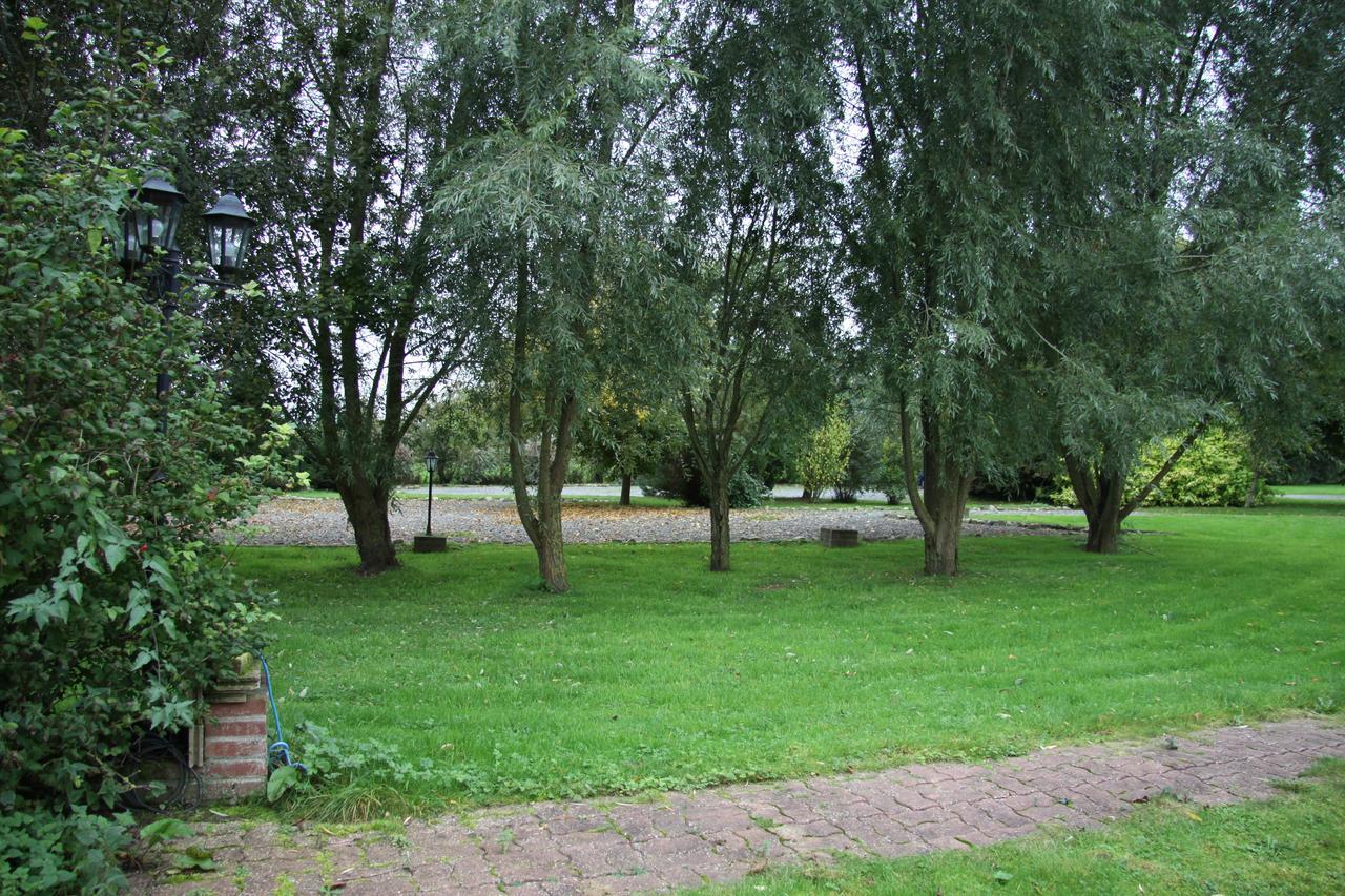 Hotel Les Charmilles De Mormal Landrecies Bagian luar foto