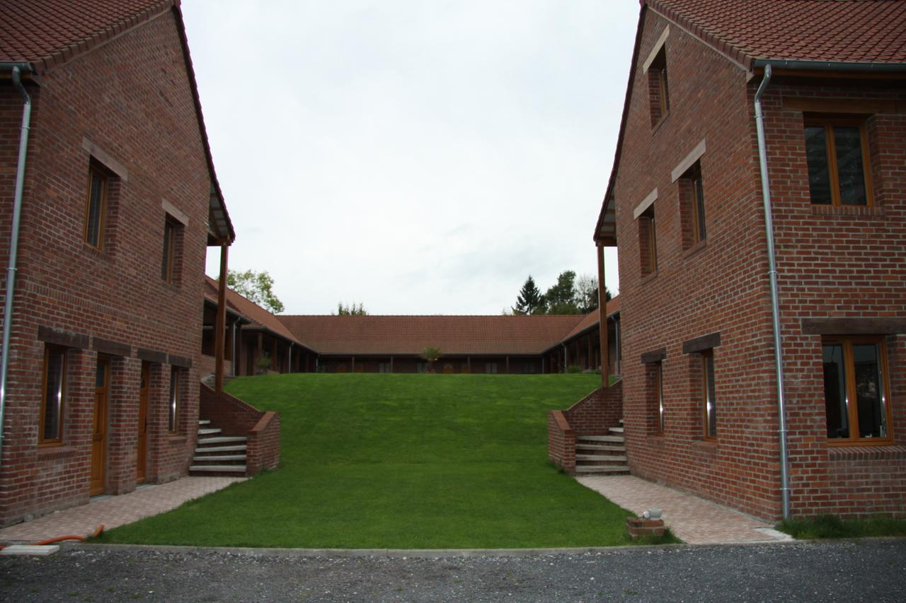 Hotel Les Charmilles De Mormal Landrecies Bagian luar foto