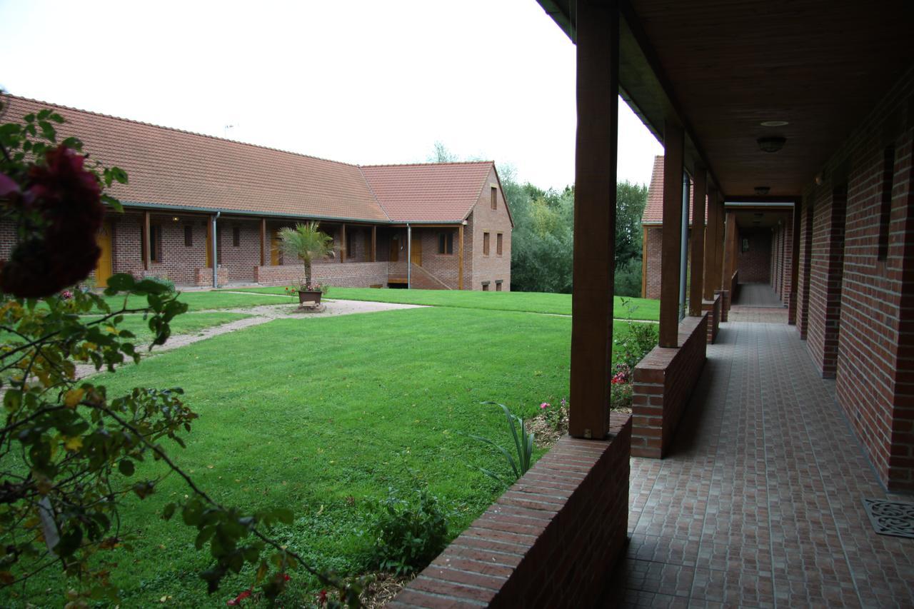 Hotel Les Charmilles De Mormal Landrecies Bagian luar foto